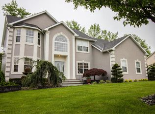 4 Katelyn Ct, Matawan, NJ 07747