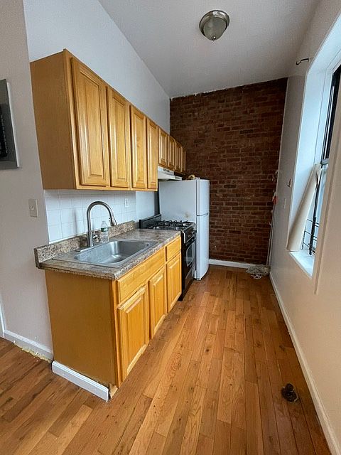 1st image of 561 E 26th St #3F