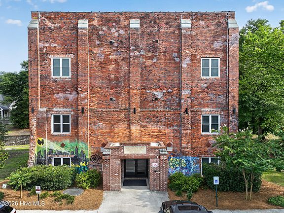 3rd image of 614 Peacock Lane Apt 1