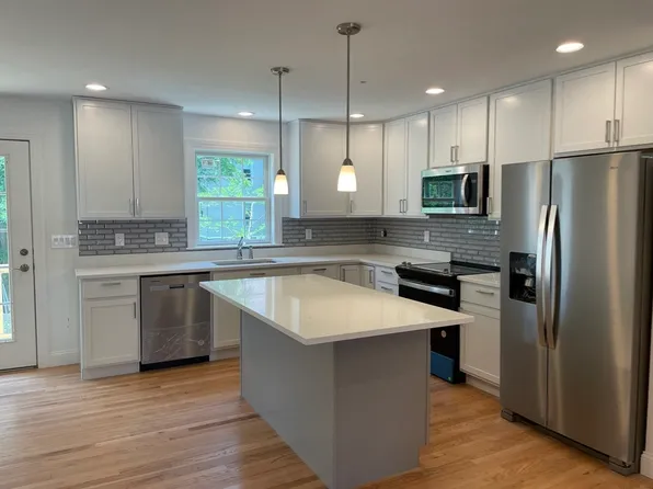 215 High St #15, Taunton, MA 02780