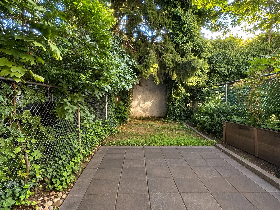 278 Onderdonk Ave #1L