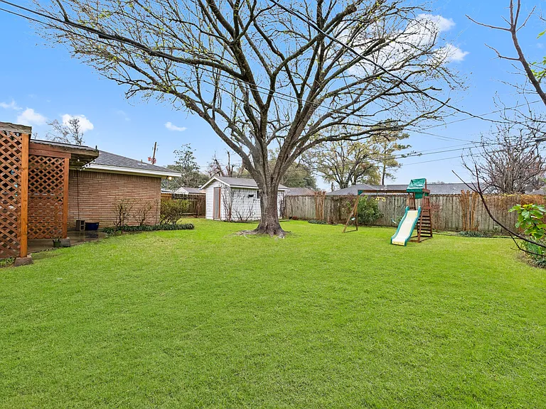 Dillon St — Photo 15