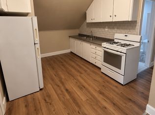 154 Mendon Ave FLOOR 3, Pawtucket, RI 02861