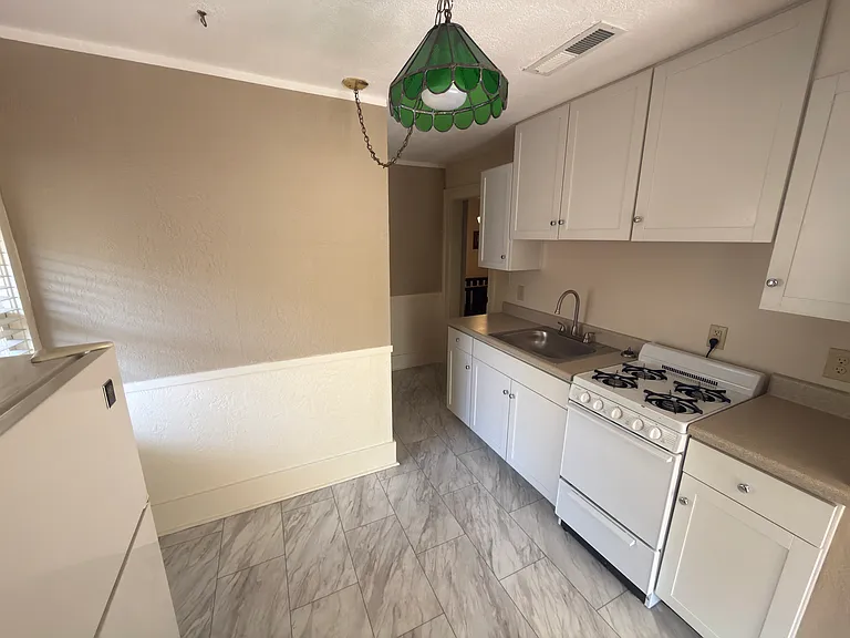 413 Elm Ave #4 — Photo 3