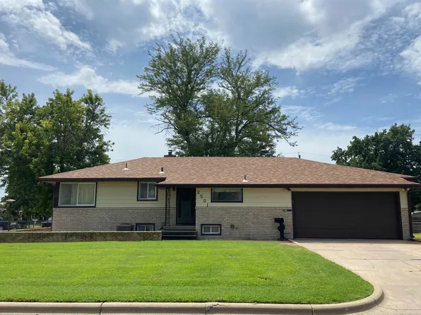 2501 Shawnee Dr, Great Bend, KS 67530