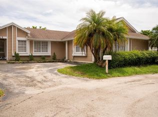 Royal Glen, Miami, FL 33186