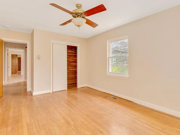 1109 James Blvd — Photo 9