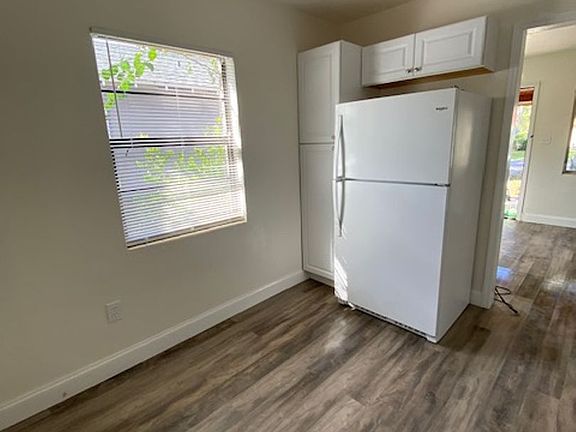 5th image of 715 E Valencia St