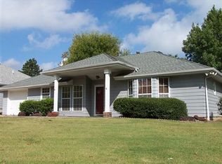 514 S Prewitt St, Nevada, MO 64772