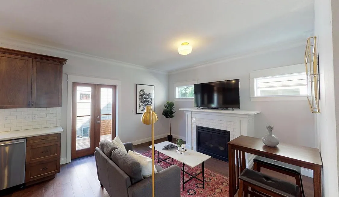 4 bed, 3.5 bath, 2700 sqft, $600 — Photo 1