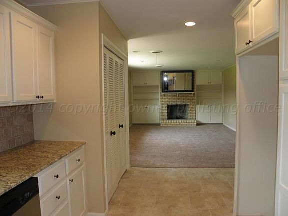 3rd image of 1711 Evergreen St