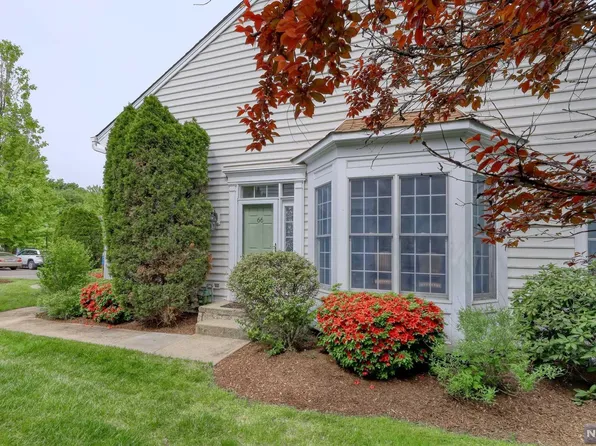 66 Buckthorn Ct, Paramus, NJ 07652