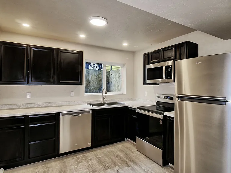 915 Grand Ave #BASEMENT — Photo 13