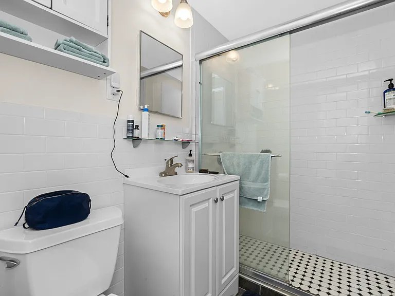50 Main St #11 — Photo 14