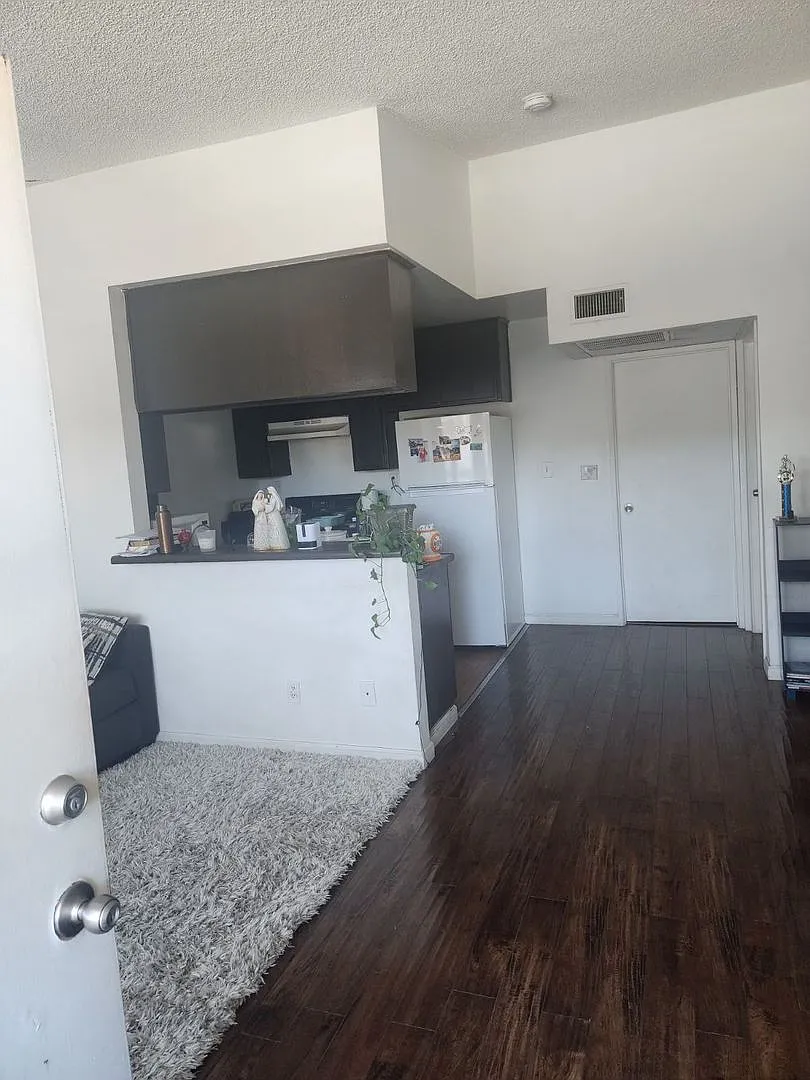 10159 Pinewood — Photo 2