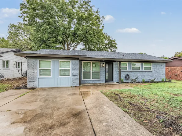 404 Simmons Dr, Hurst, TX 76053
