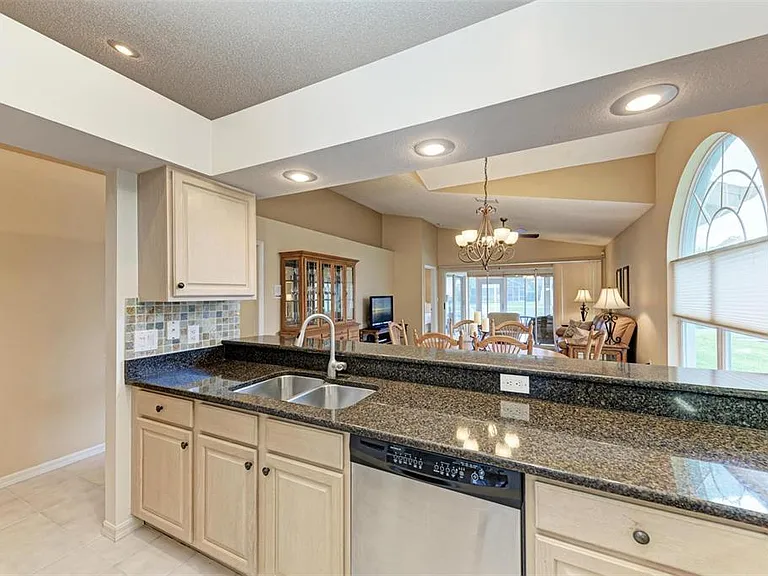 4936 Linsey Ct — Photo 15