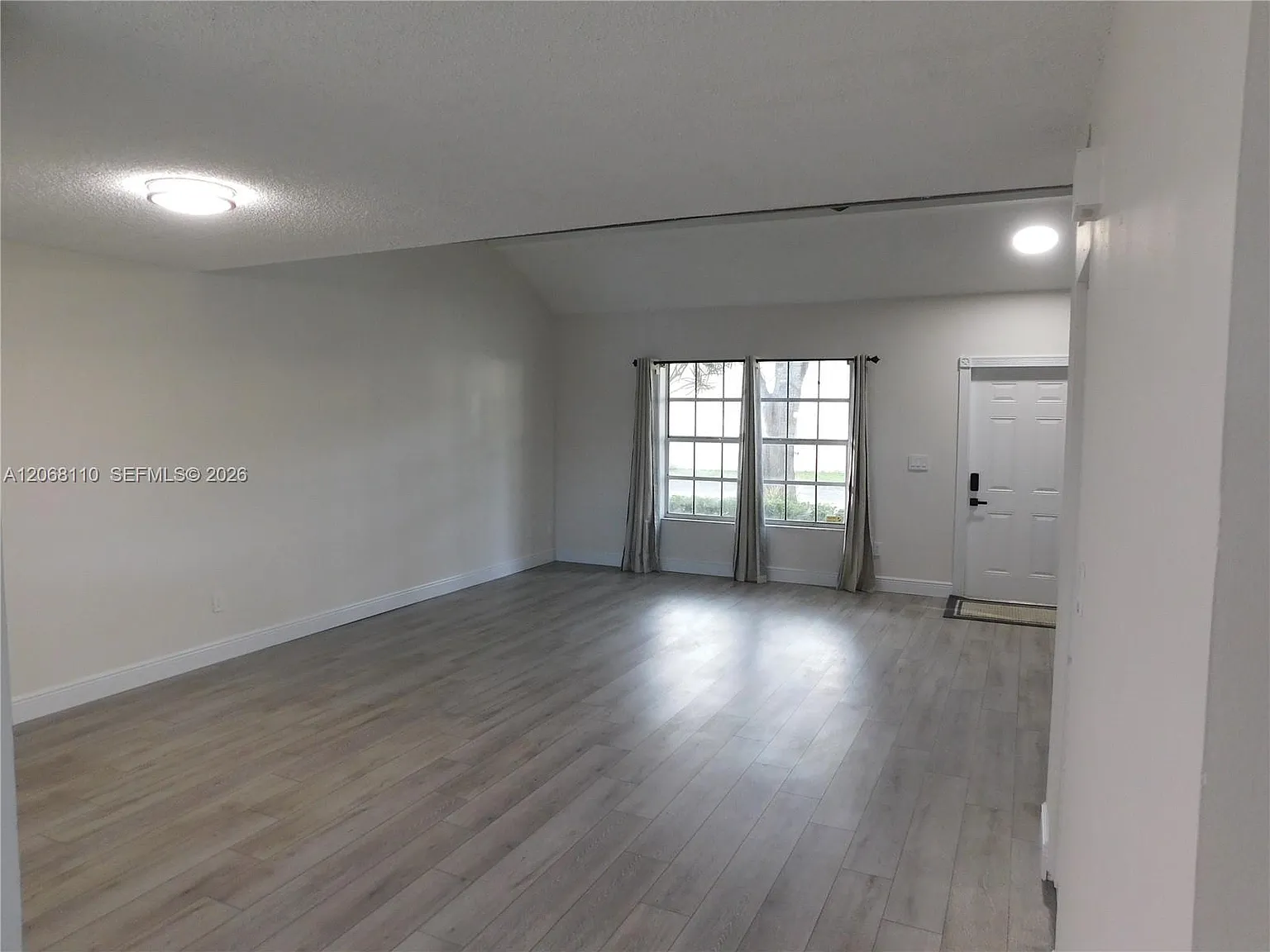 Flamingo Villas Phase Fiv — Photo 4