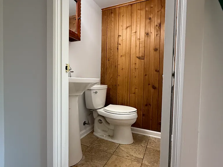 First floor 1/2 Bathroom