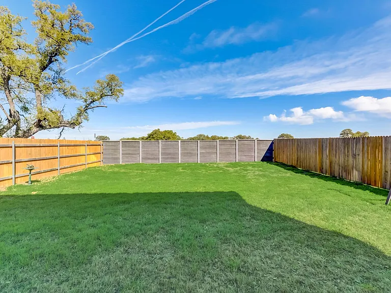 109 Cupreata Ln — Photo 36