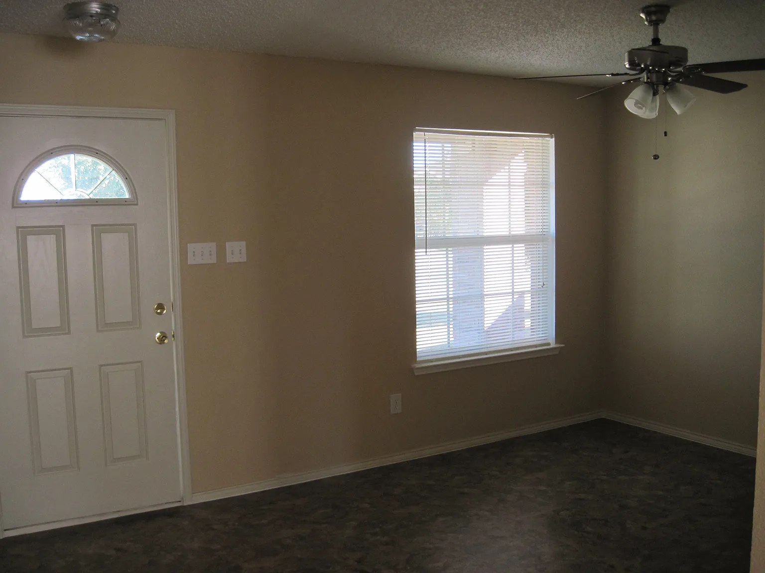 3 bed, 2.5 bath, 2431 sqft, $2,500 — Photo 4