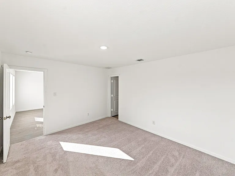271 Zyra Ave — Photo 14
