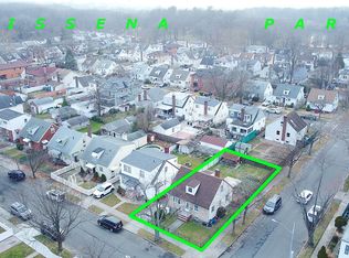 4904 168th St, Fresh Meadows, NY 11365