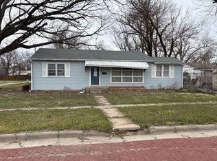 315 S Poplar St, Newton, KS 67114