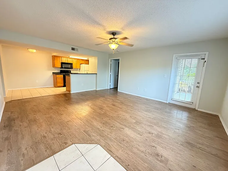 Glenbrooke Apartments — Photo 14