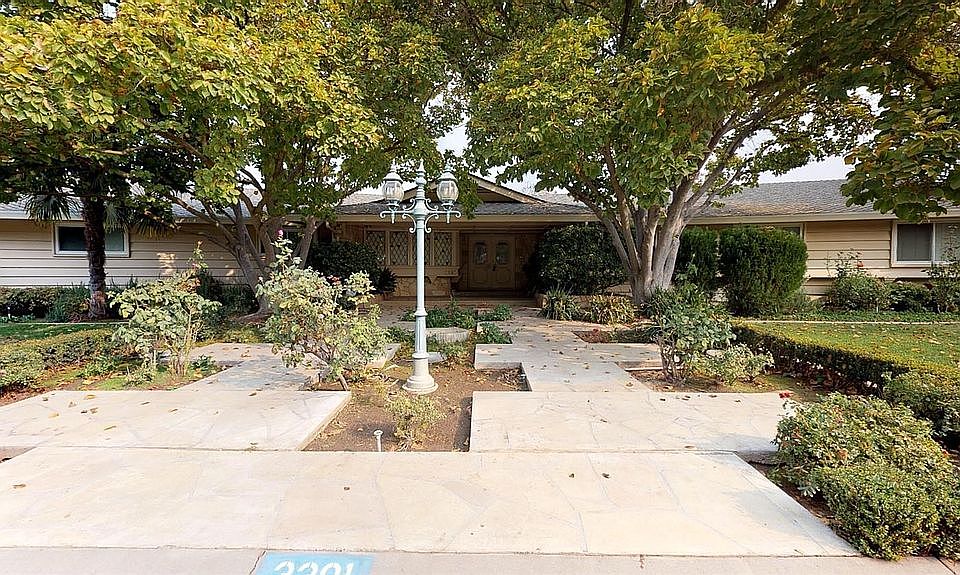 Beautiful curb appeal with this grand entrance.