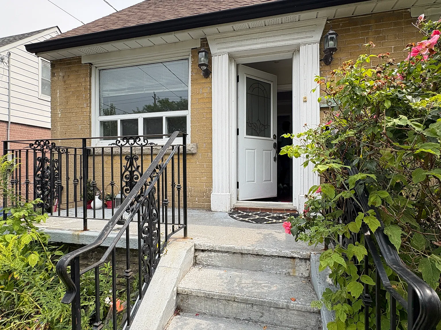 679 Pharmacy Ave, Toronto Upper floor — Photo 3