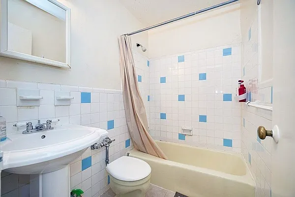 Rented by Your Vanity Realty | media 30