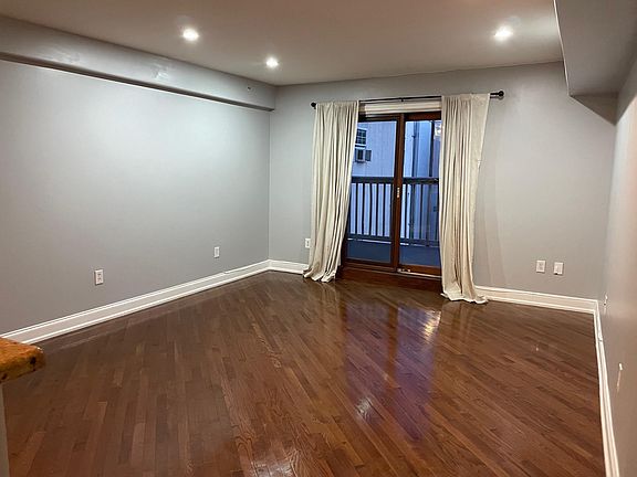 4th image of 208 Greenwich St #3
