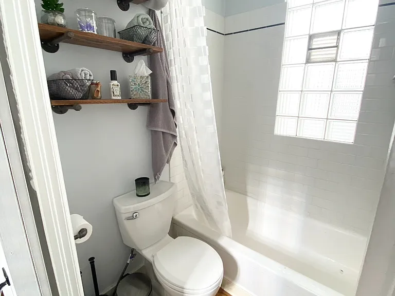 531 N Logan St — Photo 9