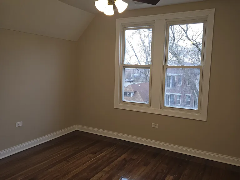 7948 S Escanaba Ave #3 — Photo 9