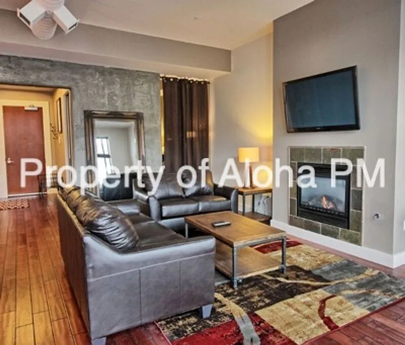 419 S 8th St — Photo 3