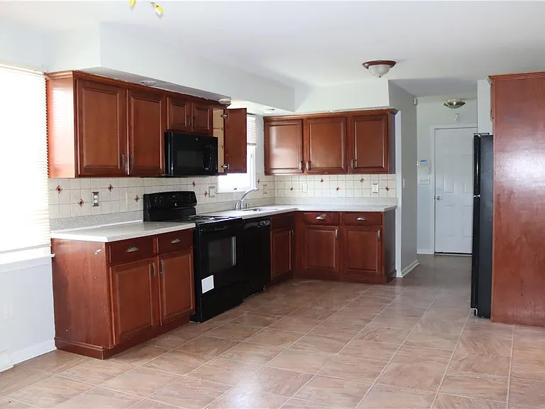 3500 Lafayette Dr — Photo 3