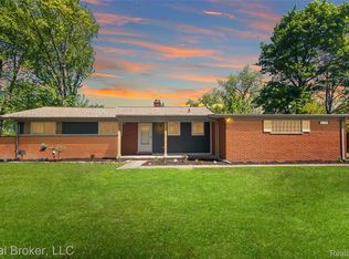 31720 N Marklawn St, Farmington Hills, MI 48334