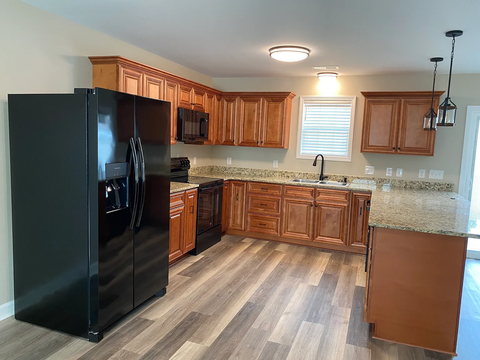 803 E Main St — Photo 4