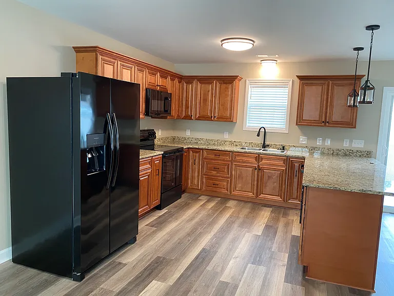 803 E Main St — Photo 4