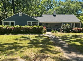32 Clifton Ave, Kilmarnock, VA 22482