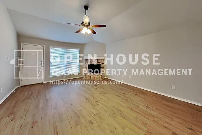3 bed, 2.0 bath, 1604 sqft, $1,900 — Photo 3
