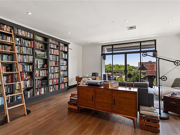 5th image of 401 W Watson St APT 502