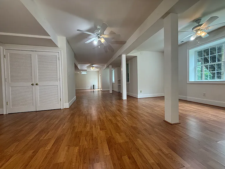 606 Winston Ln — Photo 30