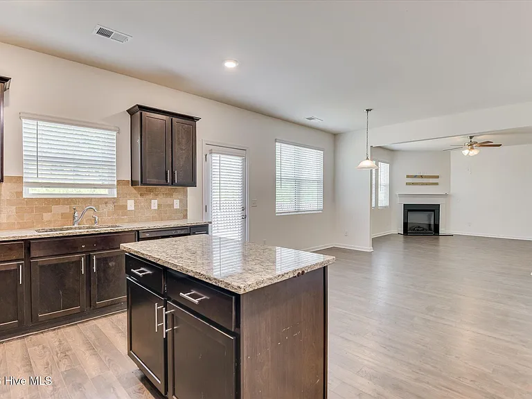 1147 Sims Dr — Photo 16