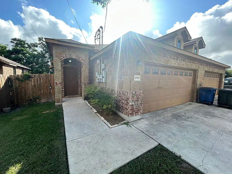 298 Rosalie Dr — Photo 1