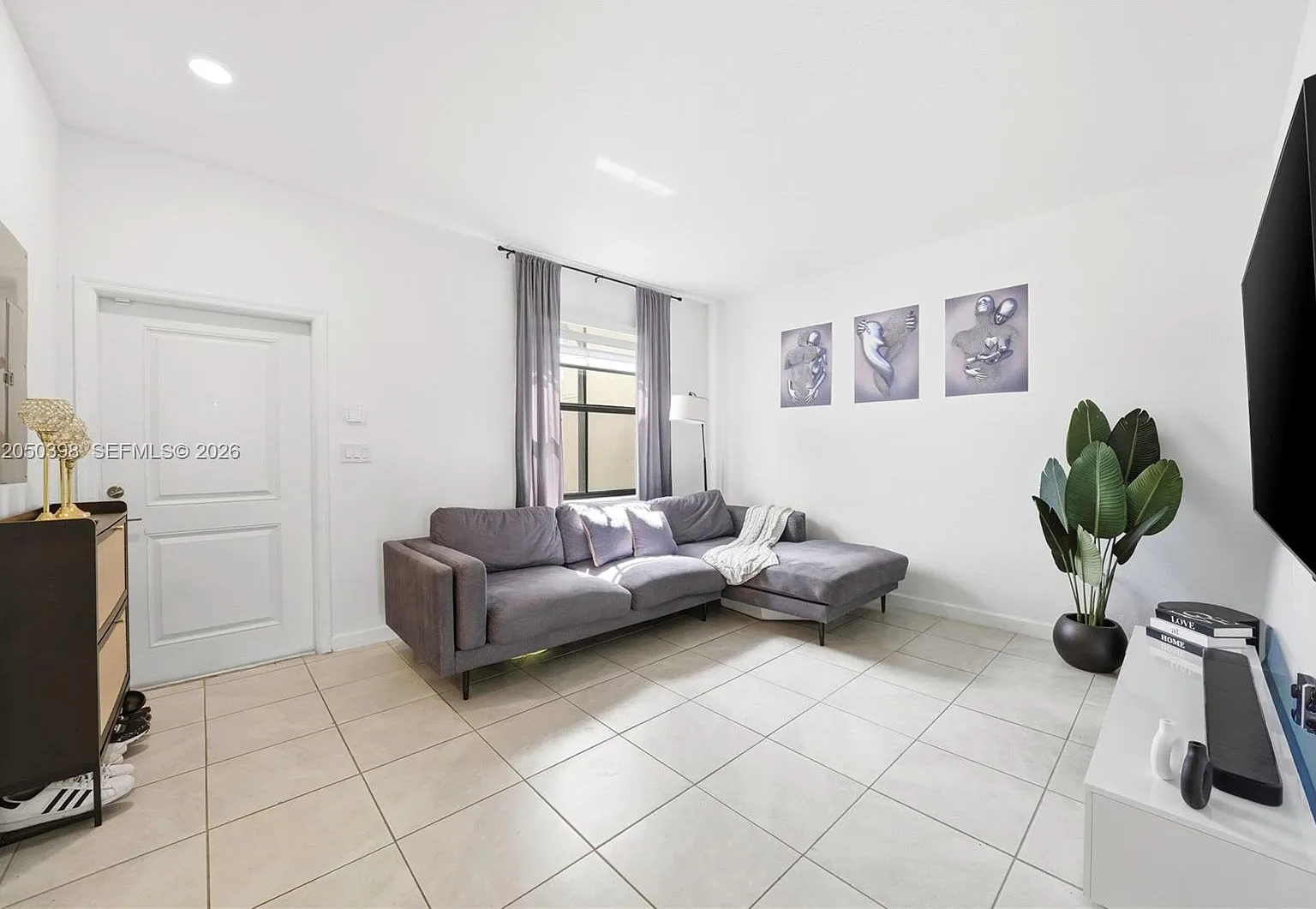 Silver Palm Residential H — Photo 3