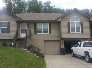 19306 Diamond Ln, Smithville, MO 64089