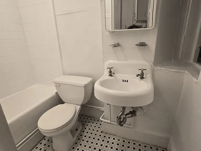 500 W 48th St #3RS — Photo 8