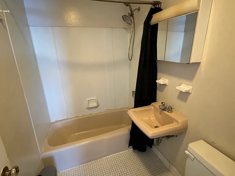 135A Winthrop St #4 — Photo 7